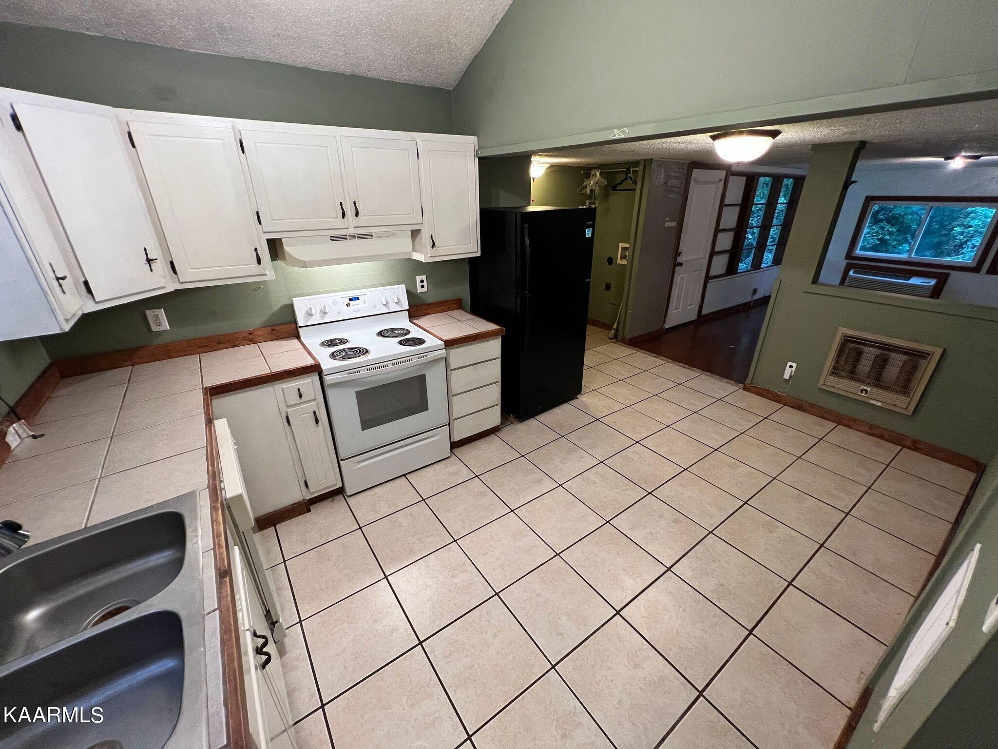124 Jonathan Lane Oak Ridge, TN 37830 - Photo 10 of 10 Kitchen 3