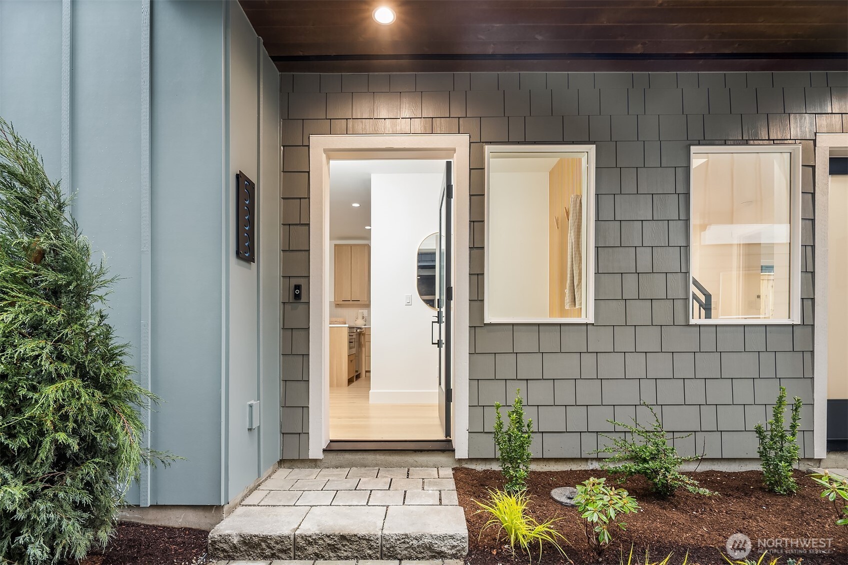 537 North 70th Street Seattle, WA 98103 - Photo 2 of 33