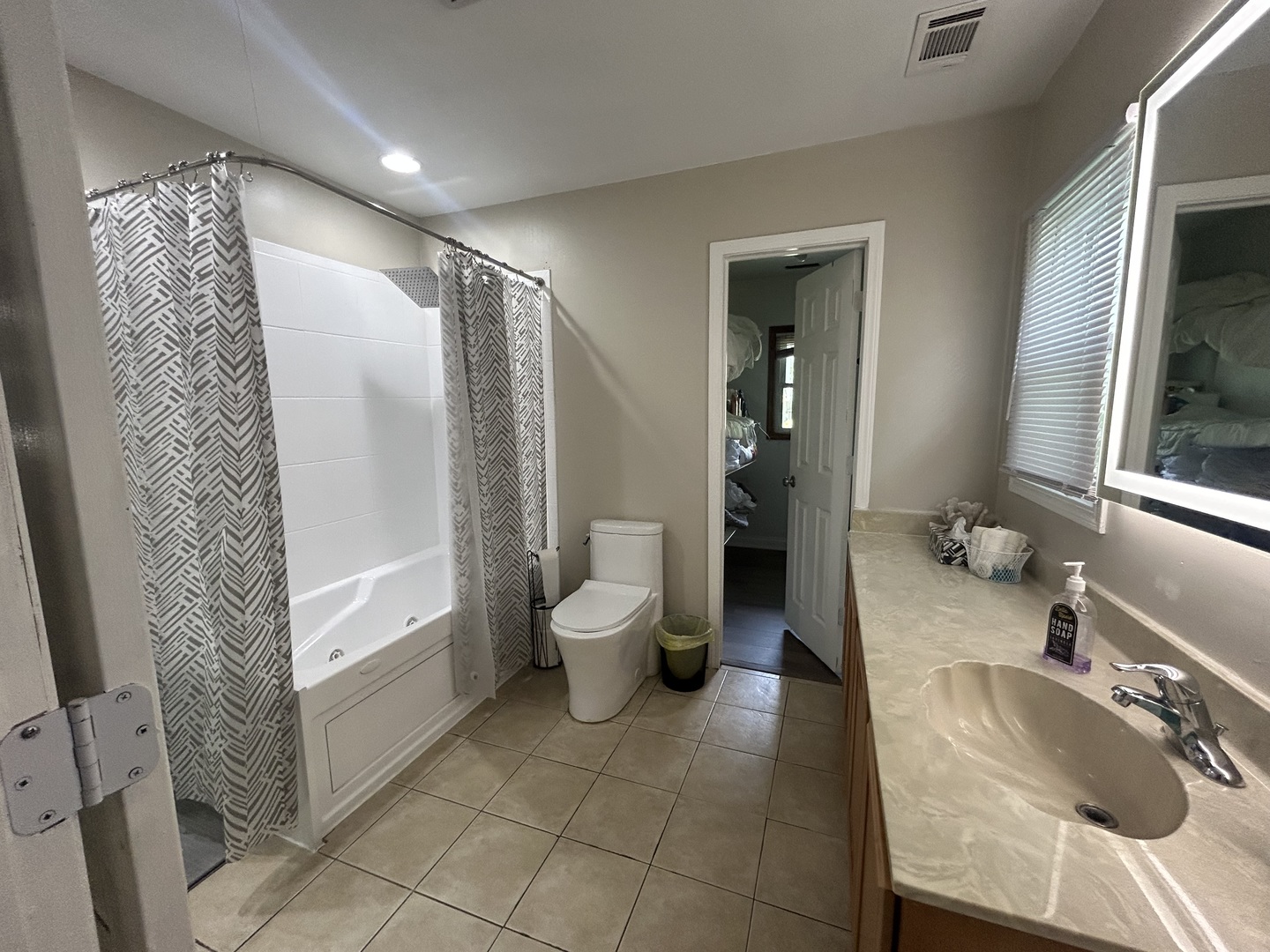 6232 Washington Street Chicago Ridge, IL 60415 - Photo 16 of 33 a bathroom with a sink toilet and shower