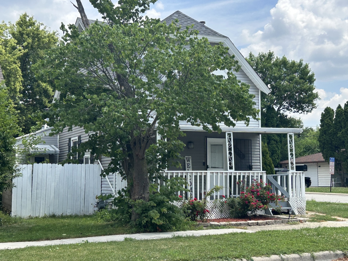 6232 Washington Street Chicago Ridge, IL 60415 - Photo 2 of 33 a view of a house with a yard and plants