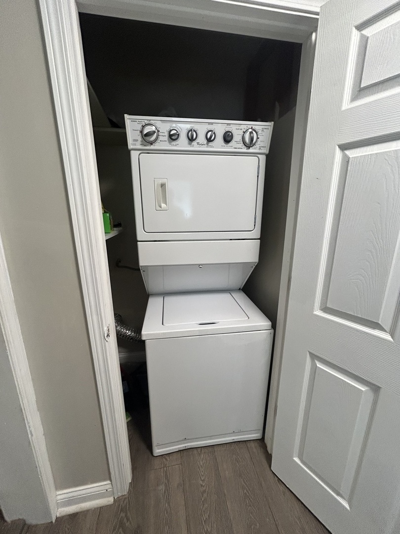6232 Washington Street Chicago Ridge, IL 60415 - Photo 10 of 33 a utility room with dryer and washer