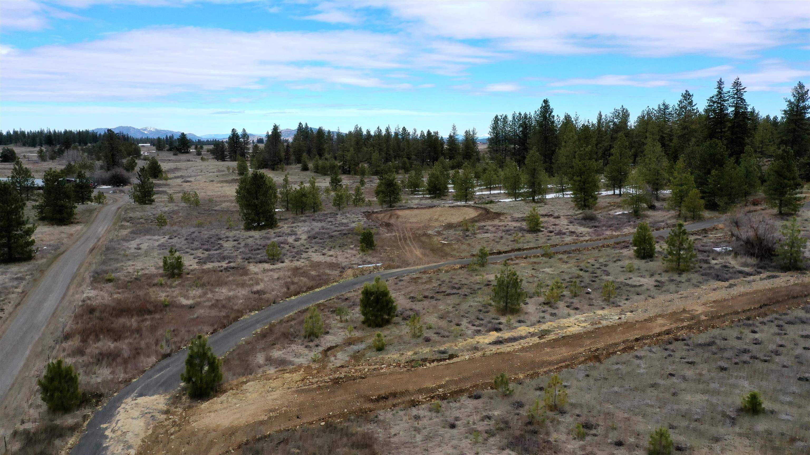 18324 West Burnett Road Nine Mile Falls, WA 99026 - Photo 2 of 34