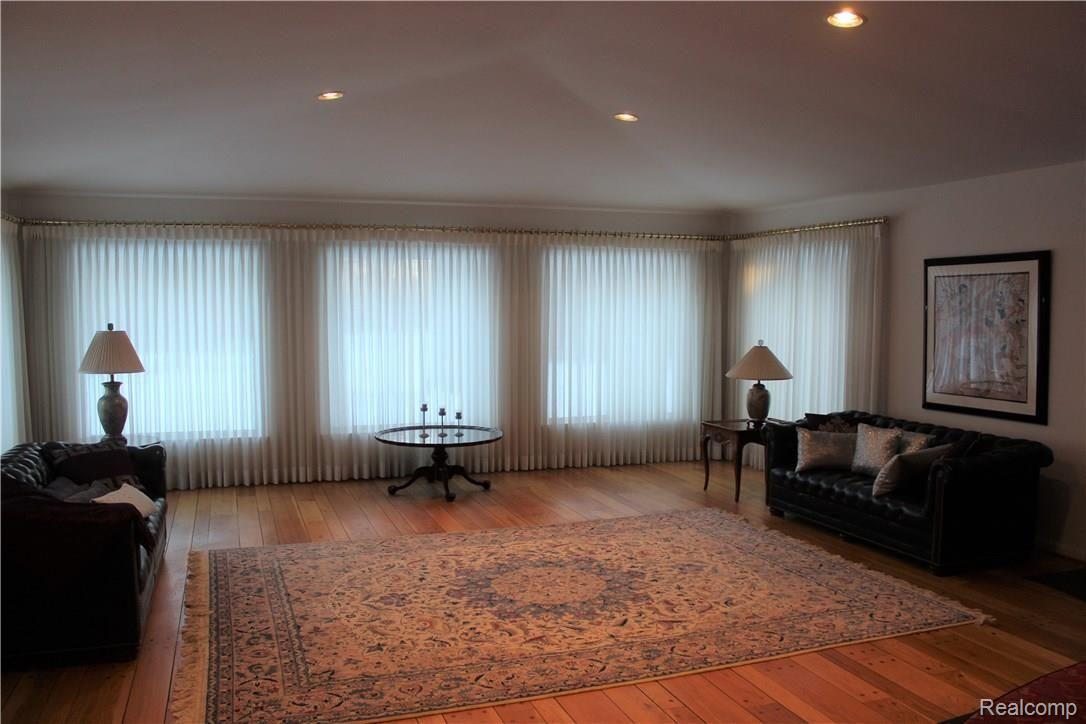 25115 Farmbrook Road Southfield, MI 48034 - Photo 13 of 62 IMG_0045.JPG