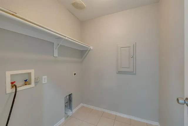 a view of utility room