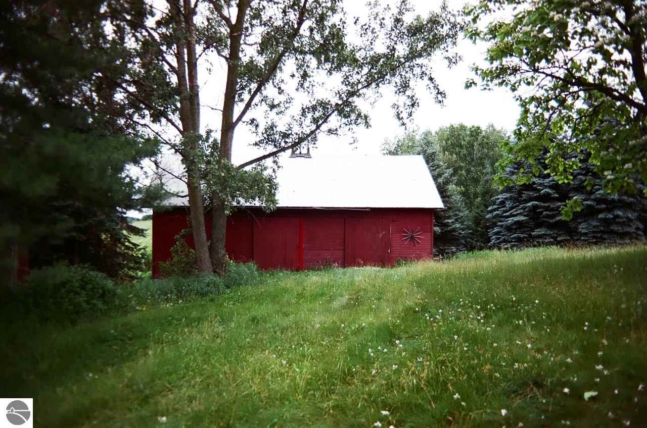 10077 East Solem Road Suttons Bay, MI 49682 - Photo 17 of 41 1788770-16.JPG