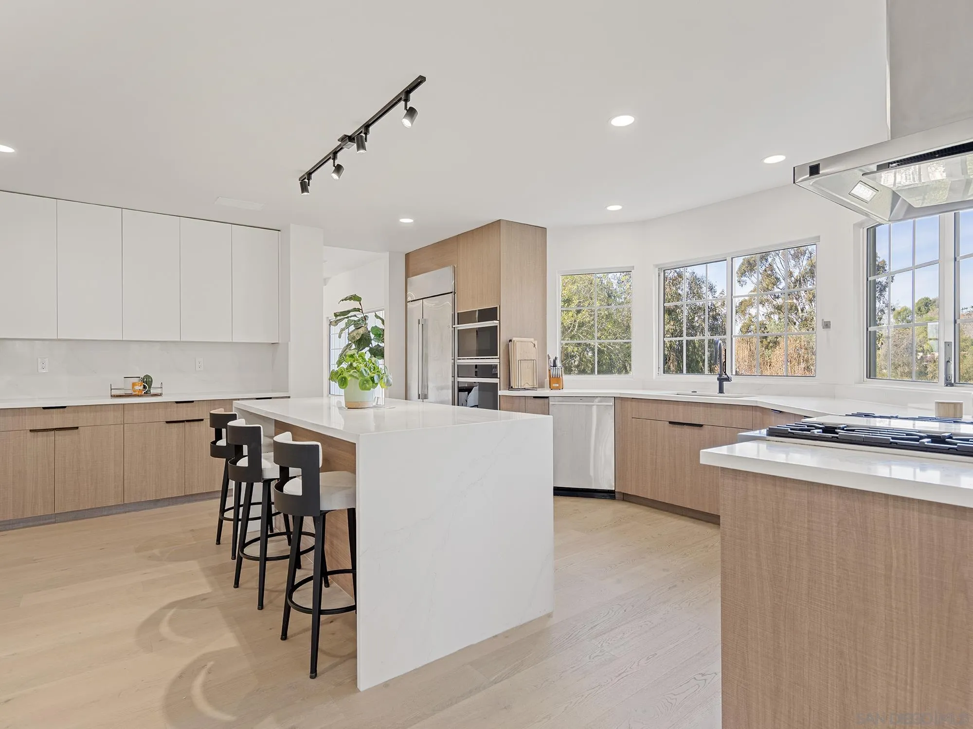 17515 Circa Oriente Rancho Santa Fe, CA 92067 - Photo 12 of 37 Kitchen