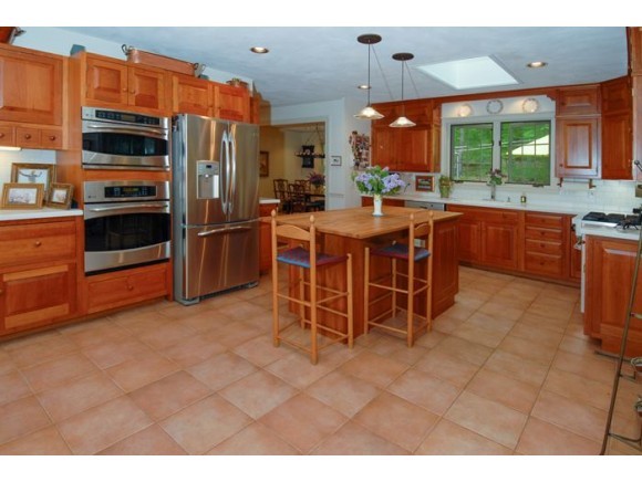 71 Spruce Road Wolfeboro, NH 03894 - Photo 4 of 28 Gallery Image 4
