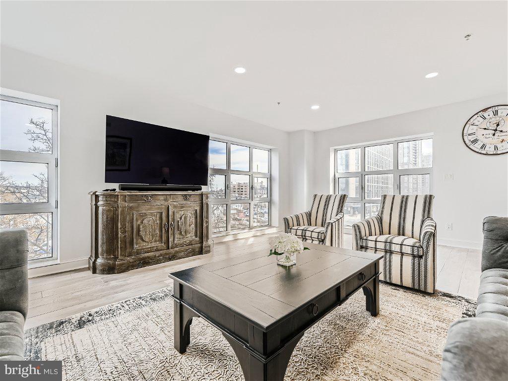 250 President Street, Unit 211 Baltimore, MD 21202 - Photo 11 of 52