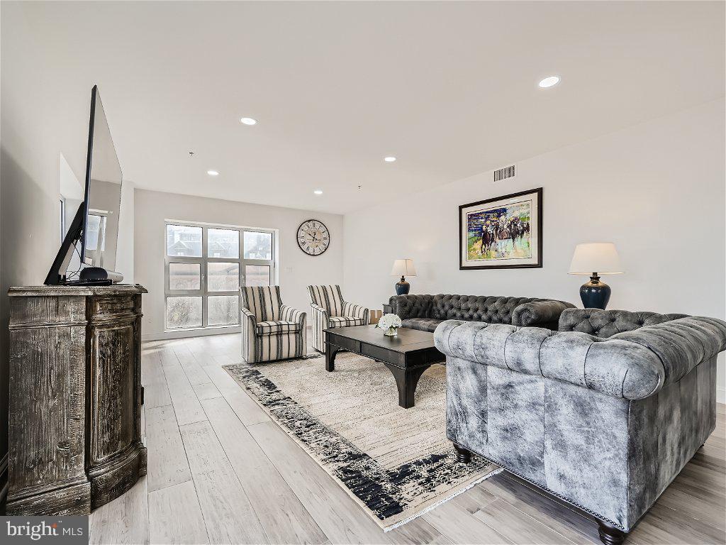 250 President Street, Unit 211 Baltimore, MD 21202 - Photo 13 of 52