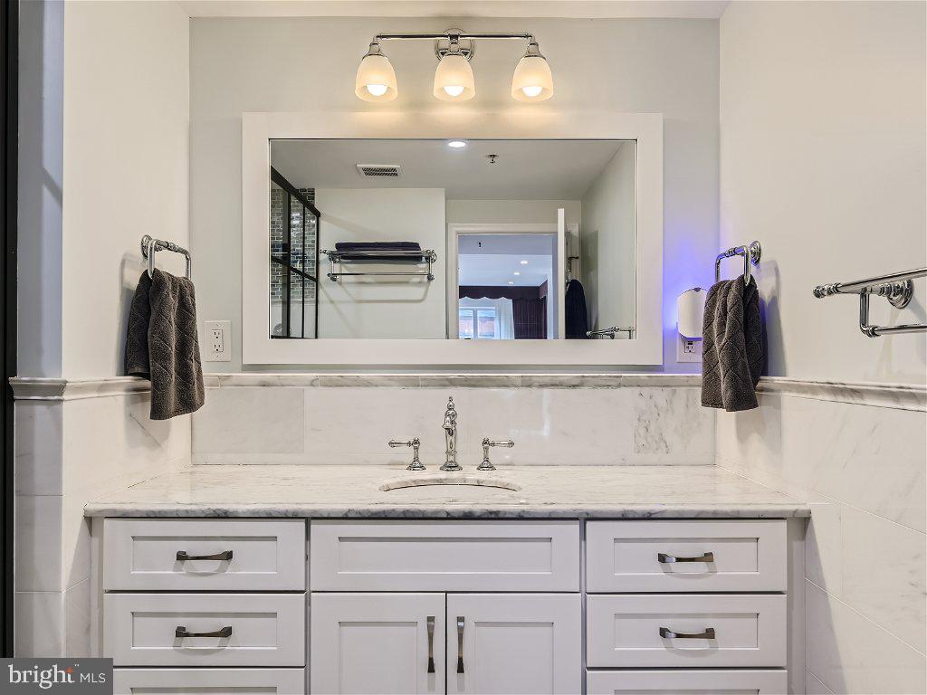 250 President Street, Unit 211 Baltimore, MD 21202 - Photo 23 of 52