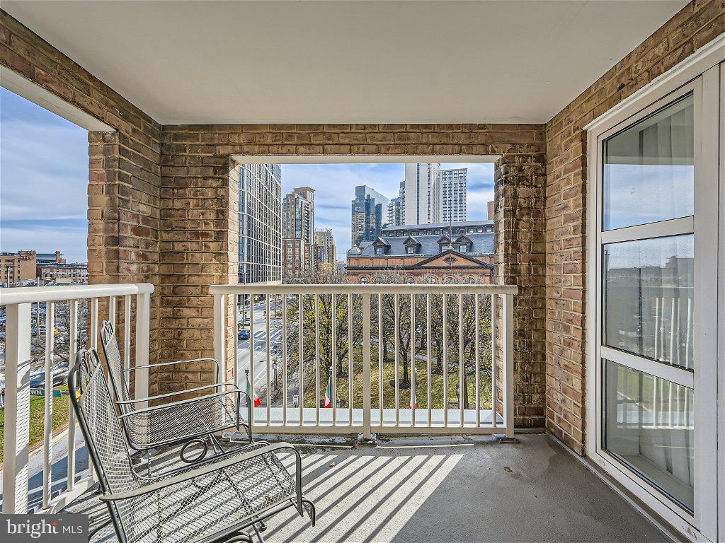 250 President Street, Unit 211 Baltimore, MD 21202 - Photo 28 of 52