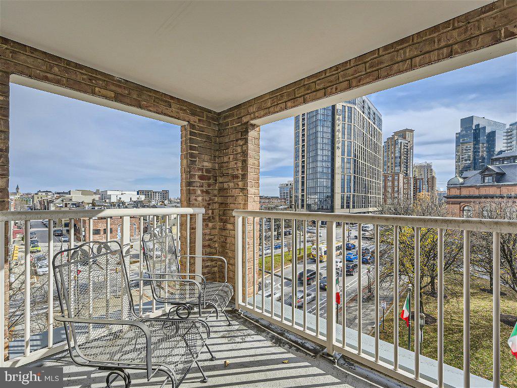 250 President Street, Unit 211 Baltimore, MD 21202 - Photo 29 of 52
