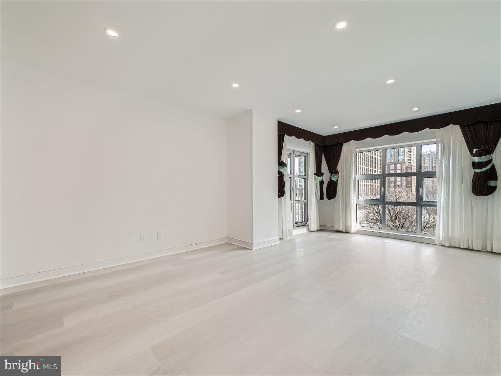 250 President Street, Unit 211 Baltimore, MD 21202 - Photo 48 of 52