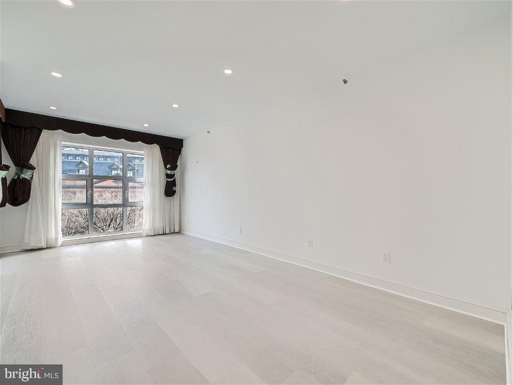 250 President Street, Unit 211 Baltimore, MD 21202 - Photo 49 of 52