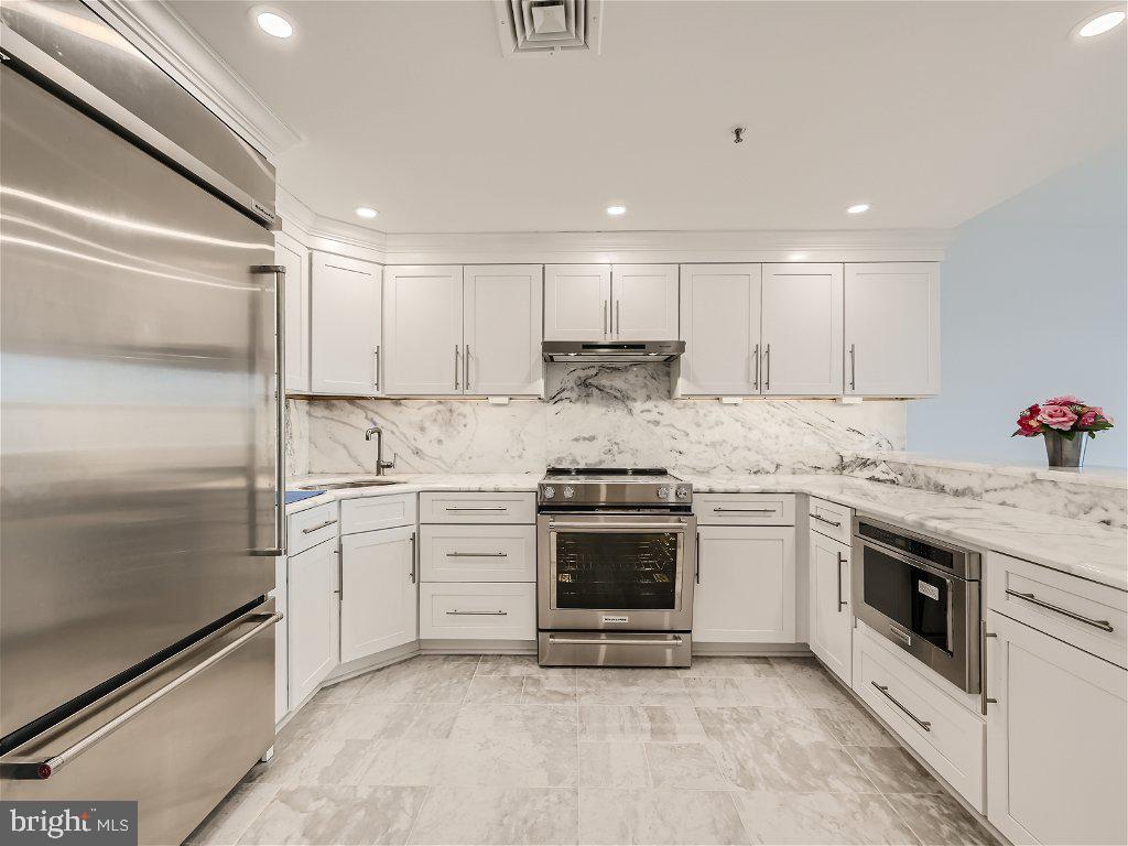 250 President Street, Unit 211 Baltimore, MD 21202 - Photo 9 of 52