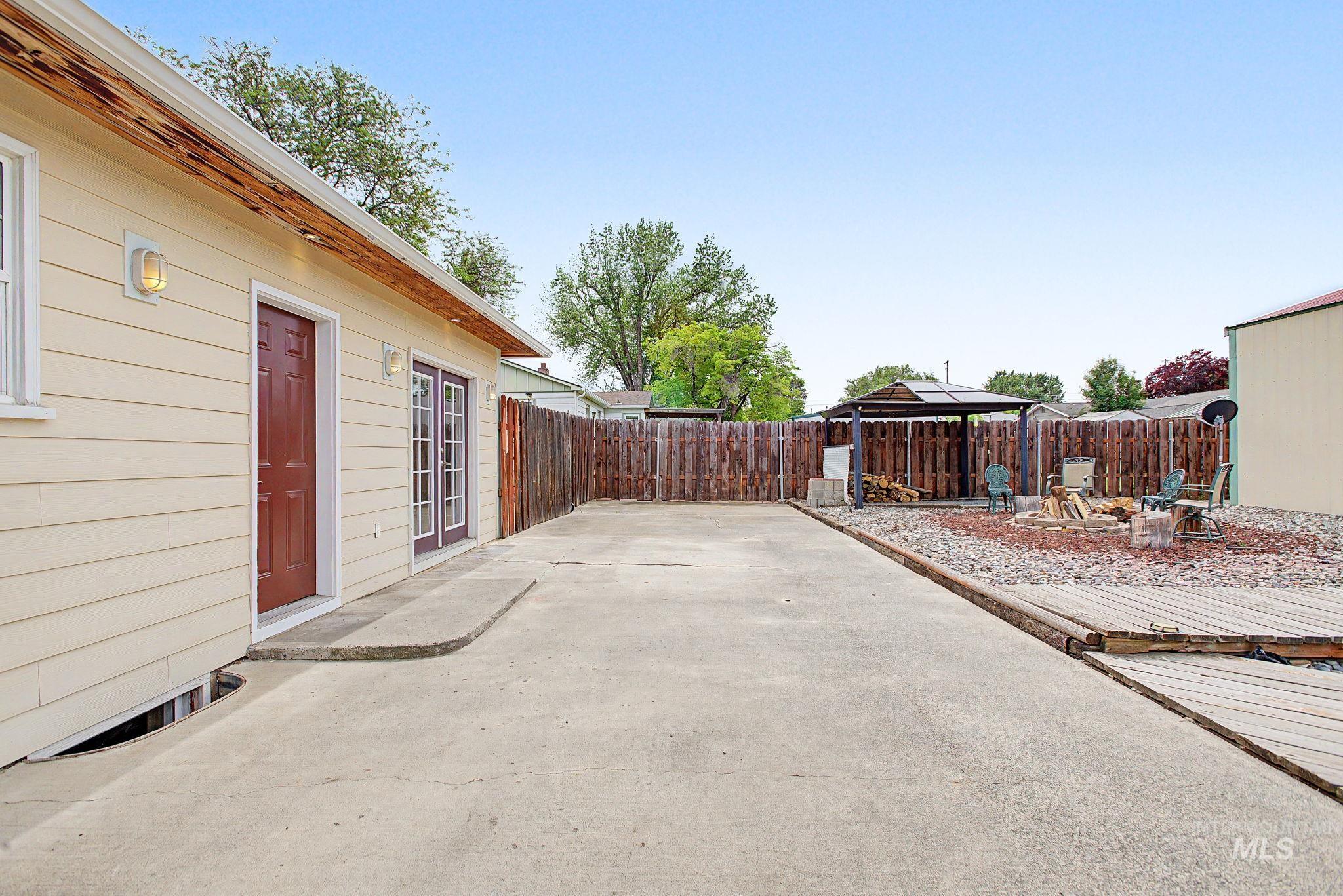 3314 6th Street Lewiston, ID 83501 - Photo 48 of 50 Expansive concrete patio with a privacy fence