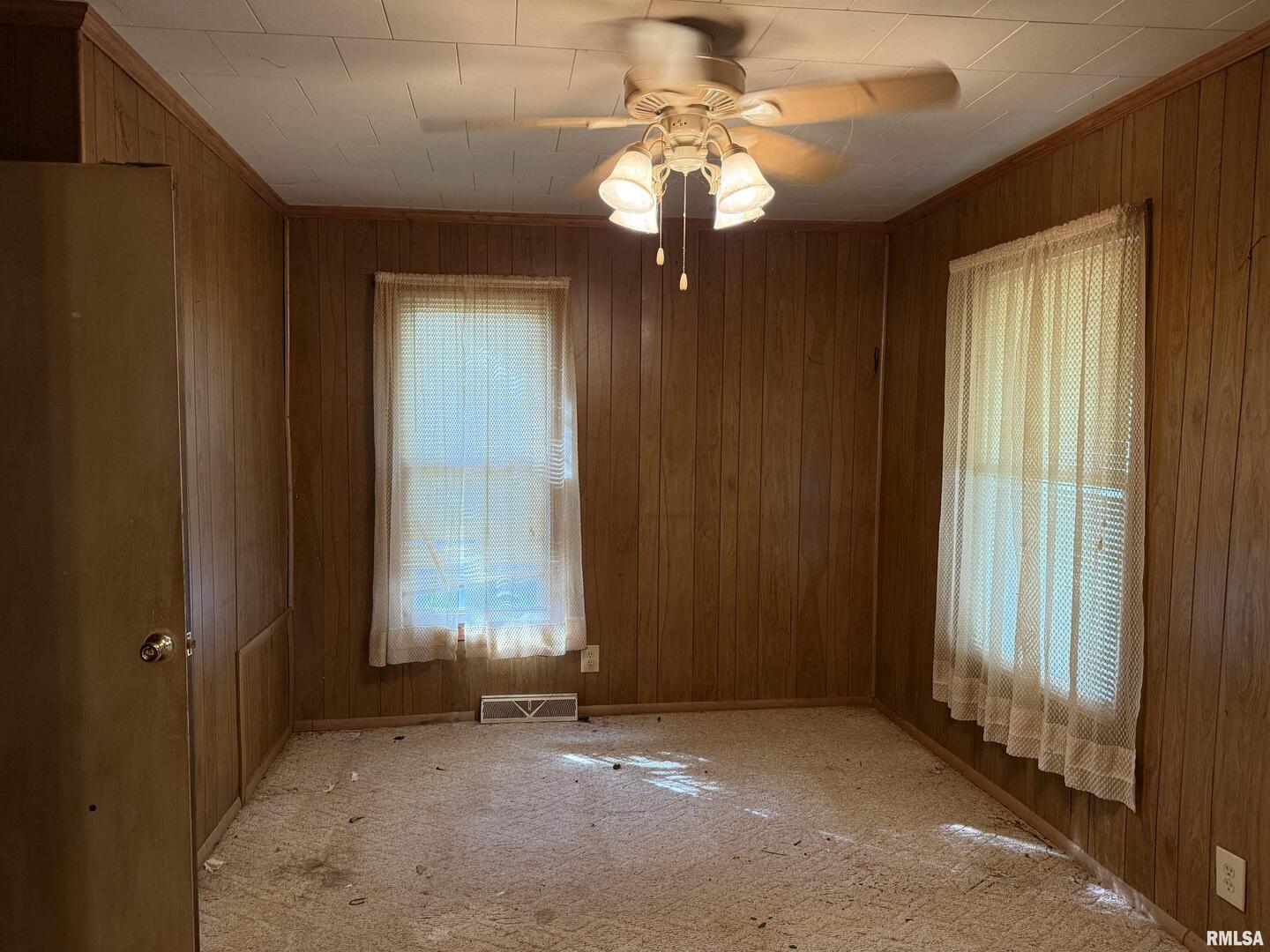 967 Bunker Street Equality, IL 62934 - Photo 9 of 23 an empty room with windows and fan