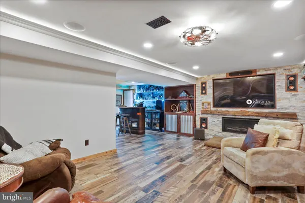 $679,999 | 305 North Red Hill Road, Martinsburg, WV 25401