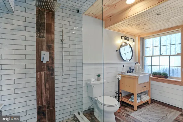 $679,999 | 305 North Red Hill Road, Martinsburg, WV 25401