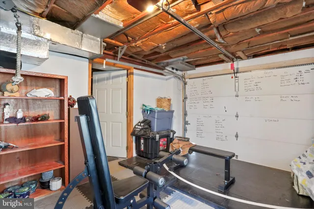 a view of a back yard