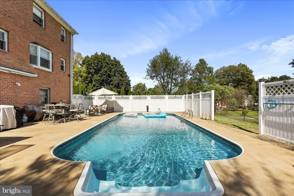 $679,999 | 305 North Red Hill Road, Martinsburg, WV 25401