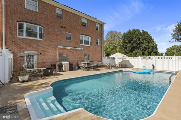 $679,999 | 305 North Red Hill Road, Martinsburg, WV 25401