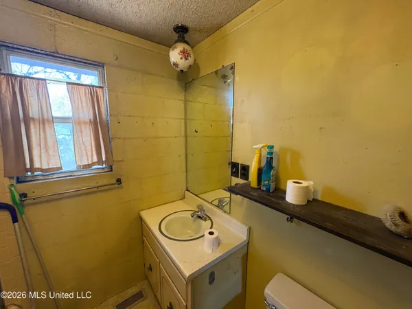 $99,000 | 8 County Road 529, Como, MS 38619