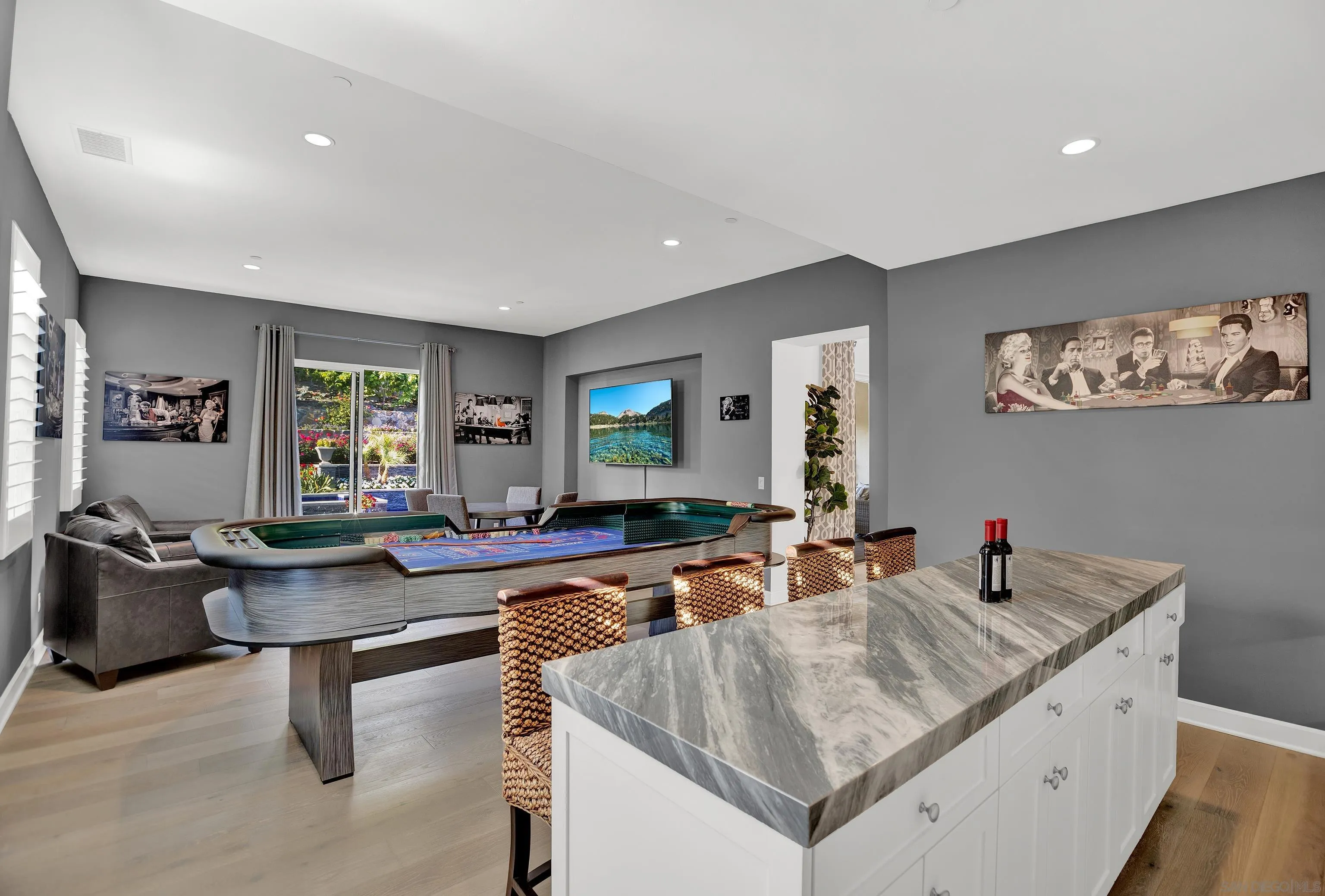 946 Pearl Drive San Marcos, CA 92078 - Photo 20 of 42 a living room with furniture and painting on the wall
