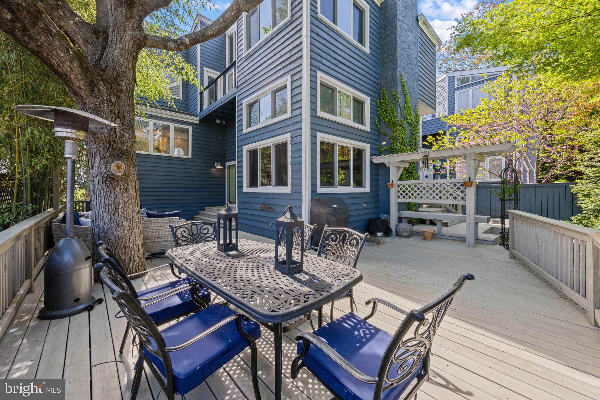 619 Second Street Annapolis, MD 21403 - Photo 33 of 40 Expansive wrap around deck