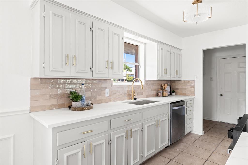 9662 Ferndale Road Dallas, TX 75238 - Photo 13 of 31
