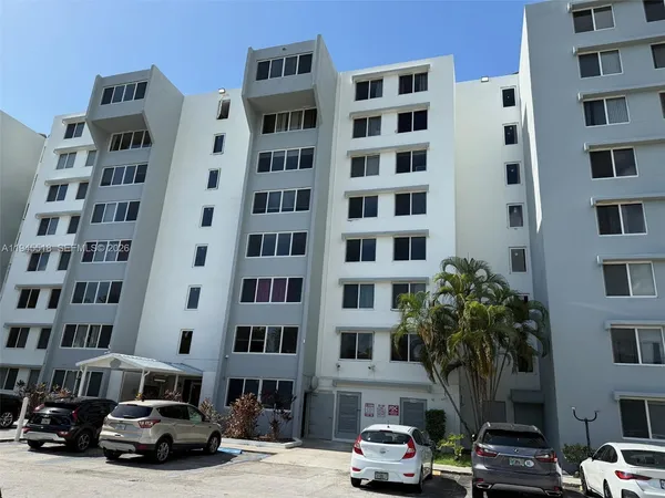 $225,000 | 9001 Southwest 77th Avenue, Unit C204, Miami, FL 33156