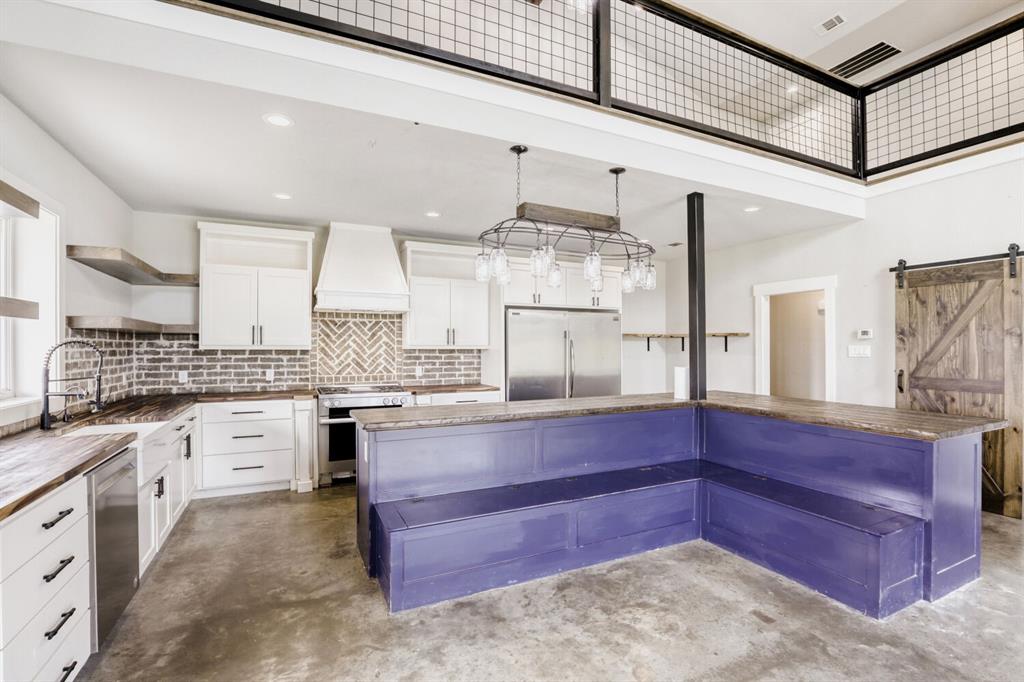 2515 County 141 Road Kaufman, TX 75142 - Photo 9 of 38 Buffet style dining with built-in with storage at seating