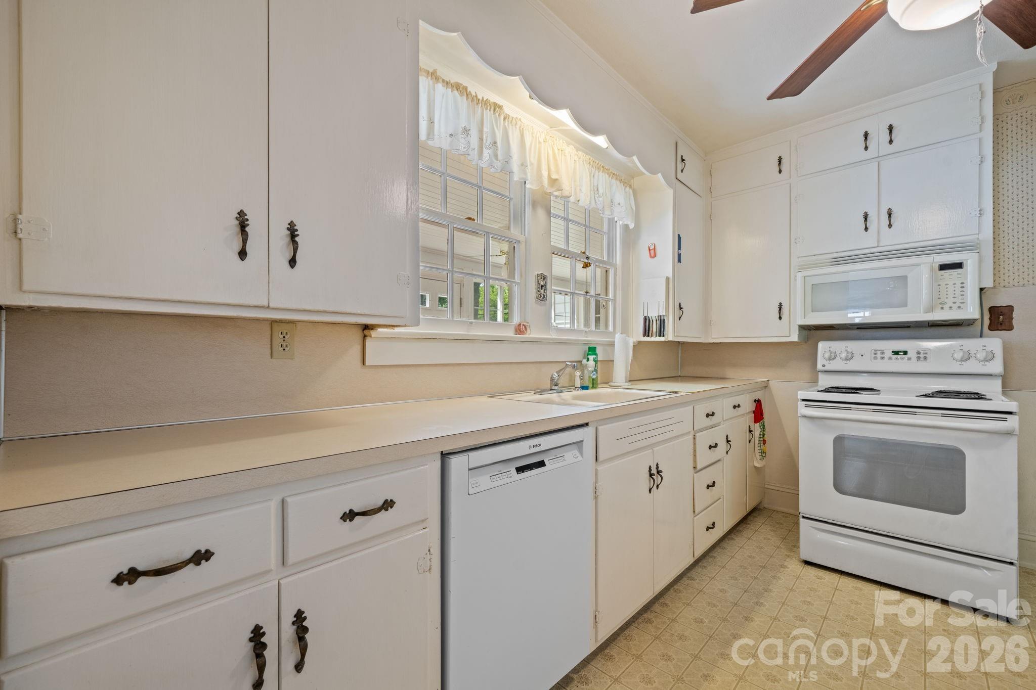608 1st Street West Conover, NC 28613 - Photo 26 of 35