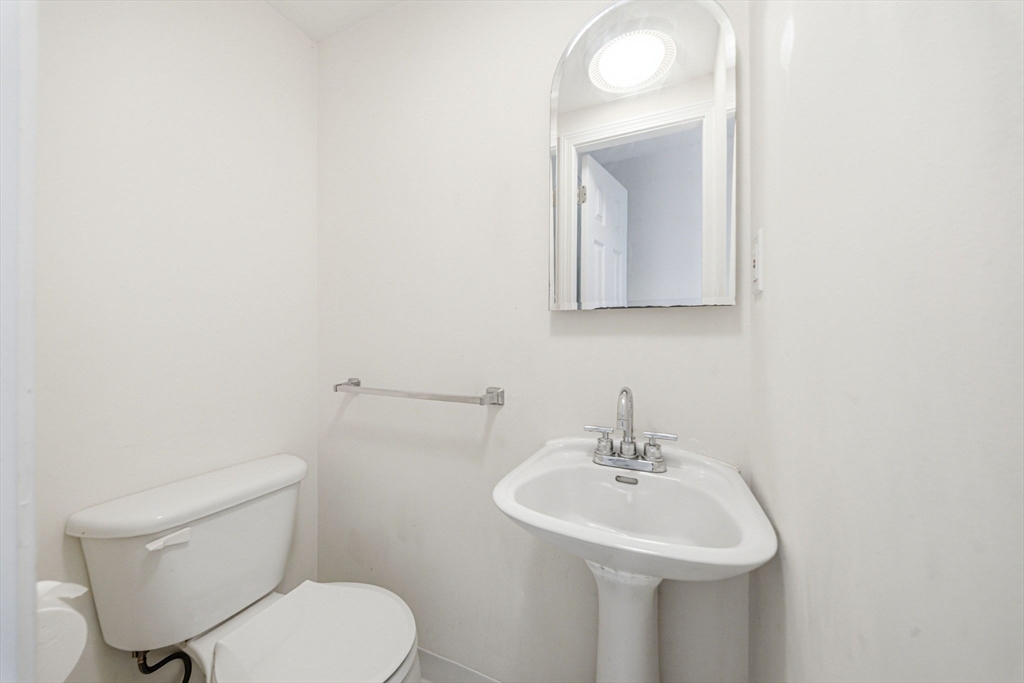18 Bradford Road, Unit 18 Winchester, MA 01890 - Photo 11 of 28
