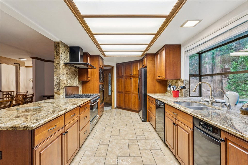 641 Golf Course Road Lake Arrowhead, CA 92352 - Photo 13 of 64