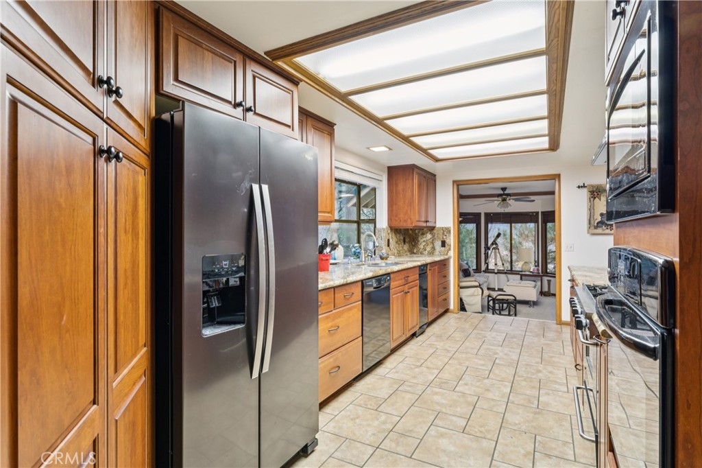 641 Golf Course Road Lake Arrowhead, CA 92352 - Photo 15 of 64