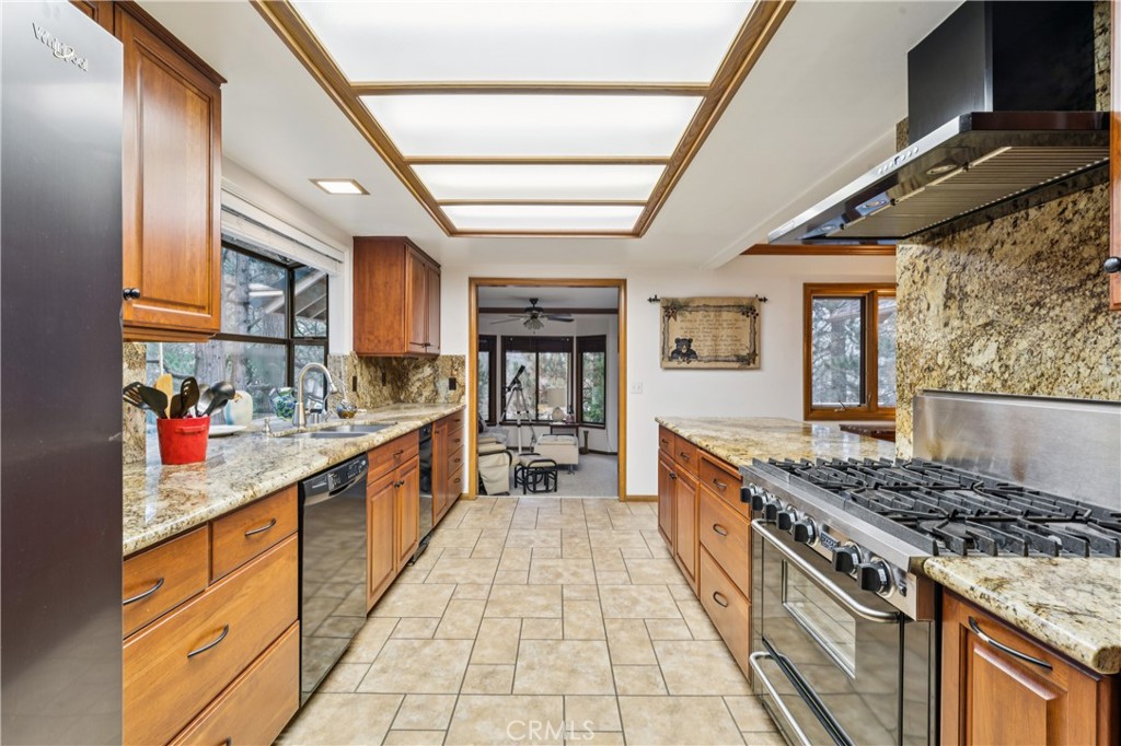 641 Golf Course Road Lake Arrowhead, CA 92352 - Photo 16 of 64