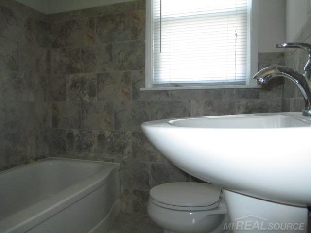 929 Princeton Road Berkley, MI 48072 - Photo 12 of 28