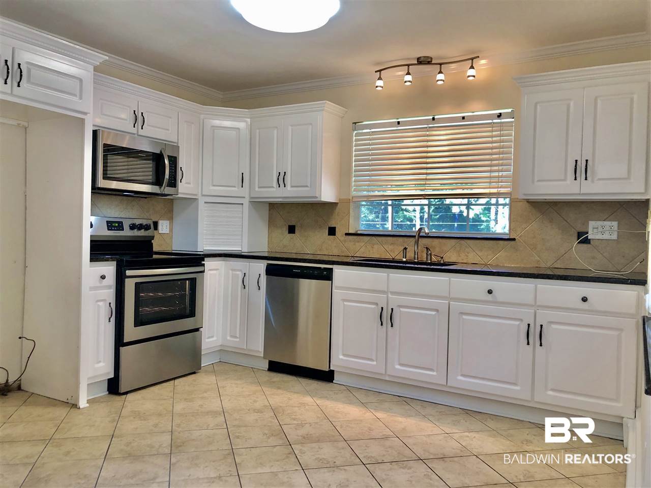 365 Gaines Avenue Mobile, AL 36609 - Photo 10 of 29