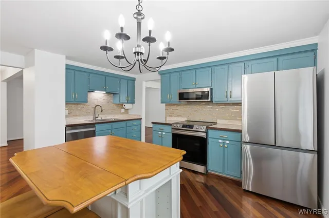 $405,000 | 215 Fruitwood Terrace, Amherst, NY 14221