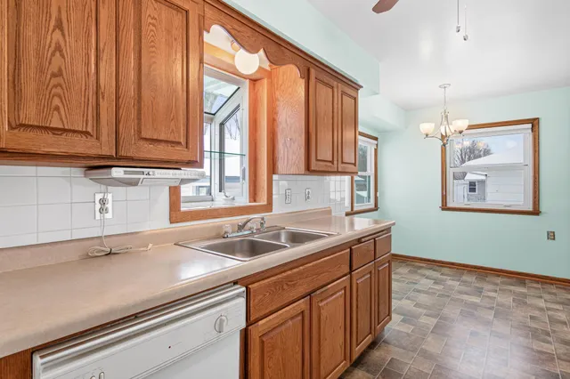 $350,000 | 3012 Aquila Avenue North, Crystal, MN 55427