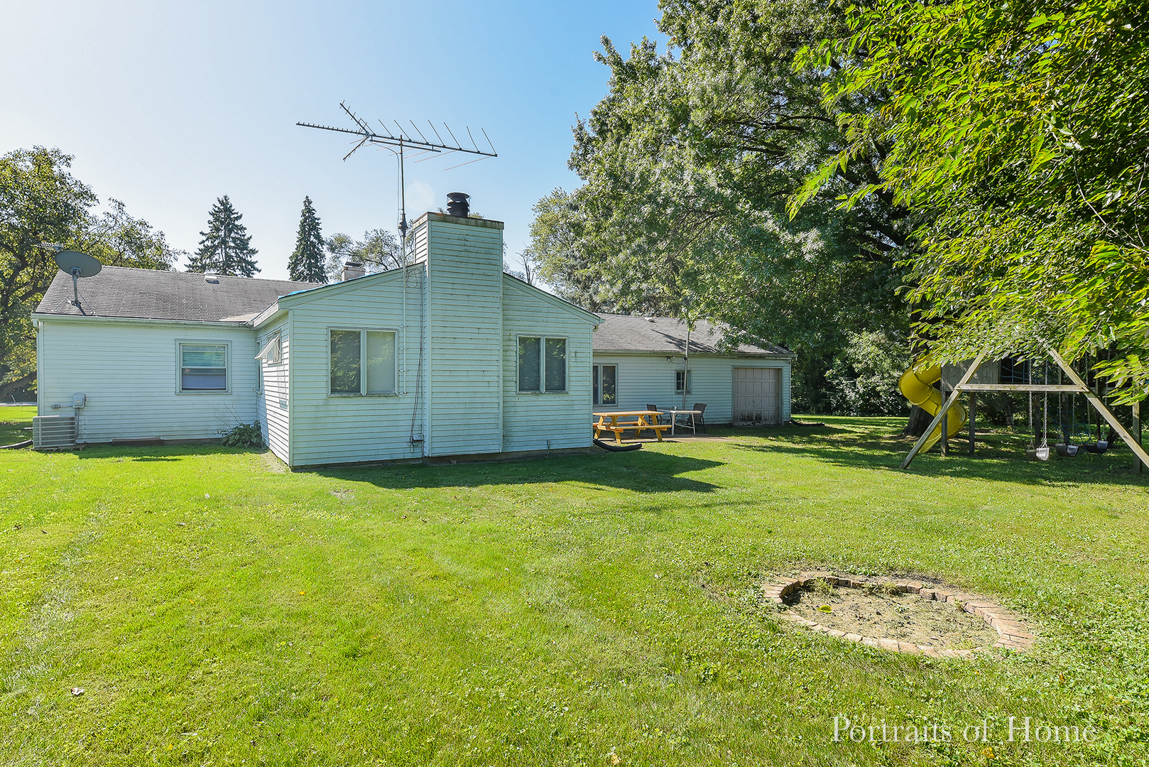 27W212 Bauer Road Naperville, IL 60563 - Photo 2 of 18
