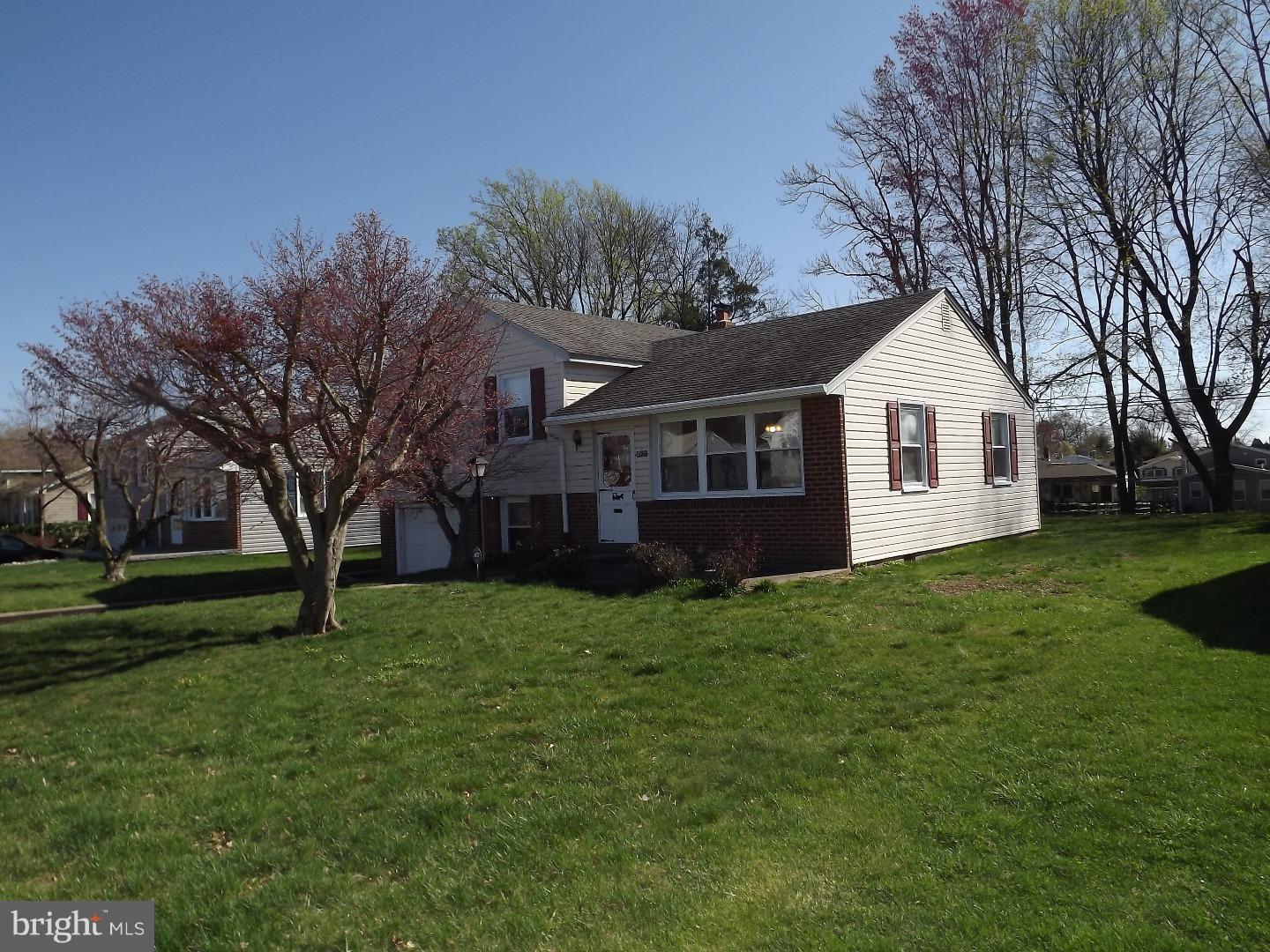 3822 Andrea Road Philadelphia, PA 19154 - Photo 2 of 23 Exterior Back