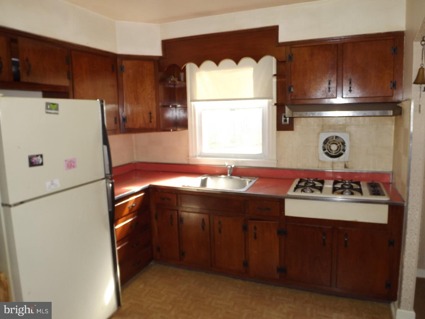 3822 Andrea Road Philadelphia, PA 19154 - Photo 4 of 23 Kitchen