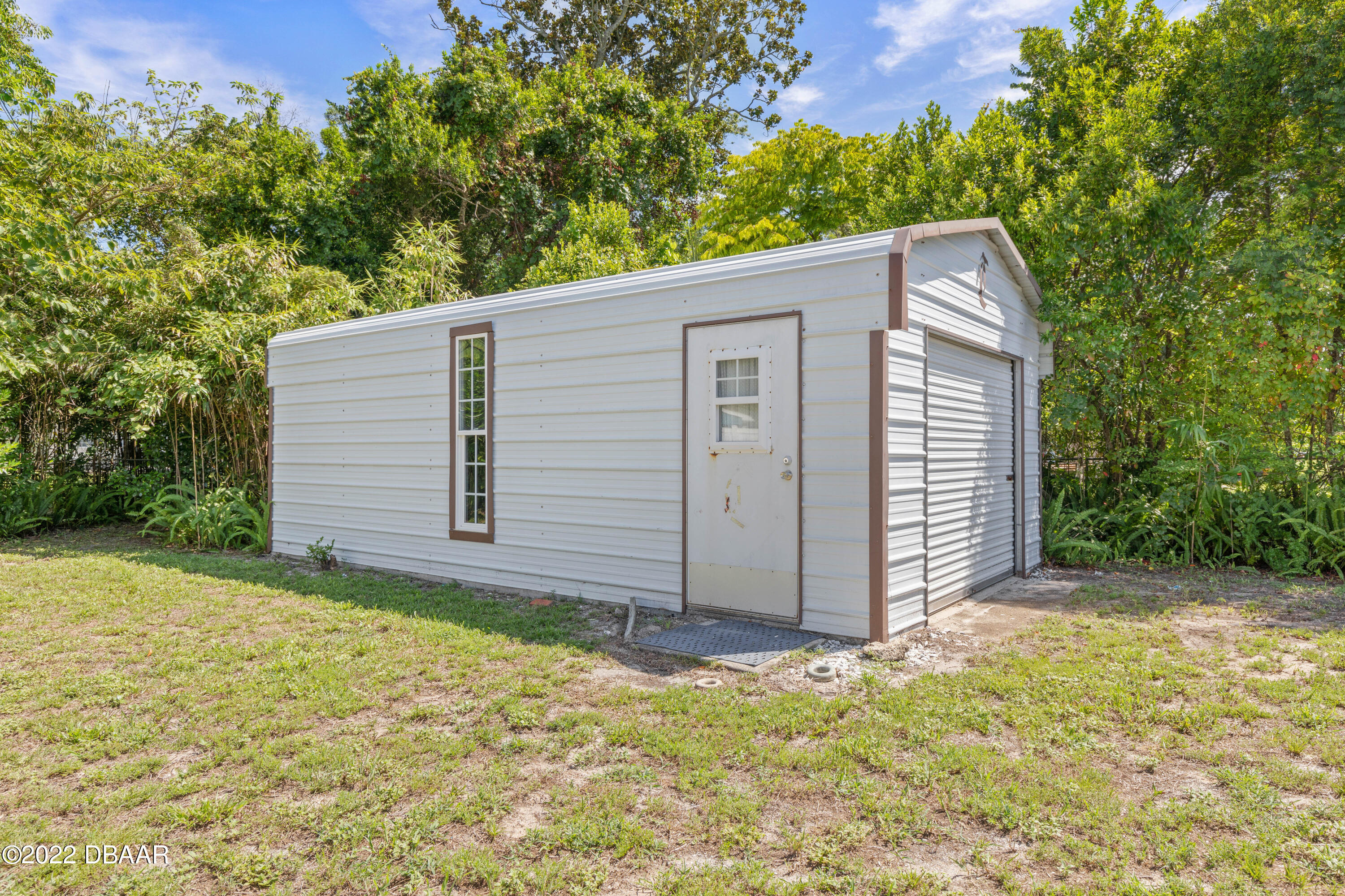 64 Cumberland Avenue Ormond Beach, FL 32174 - Photo 30 of 38 a backyard of a house