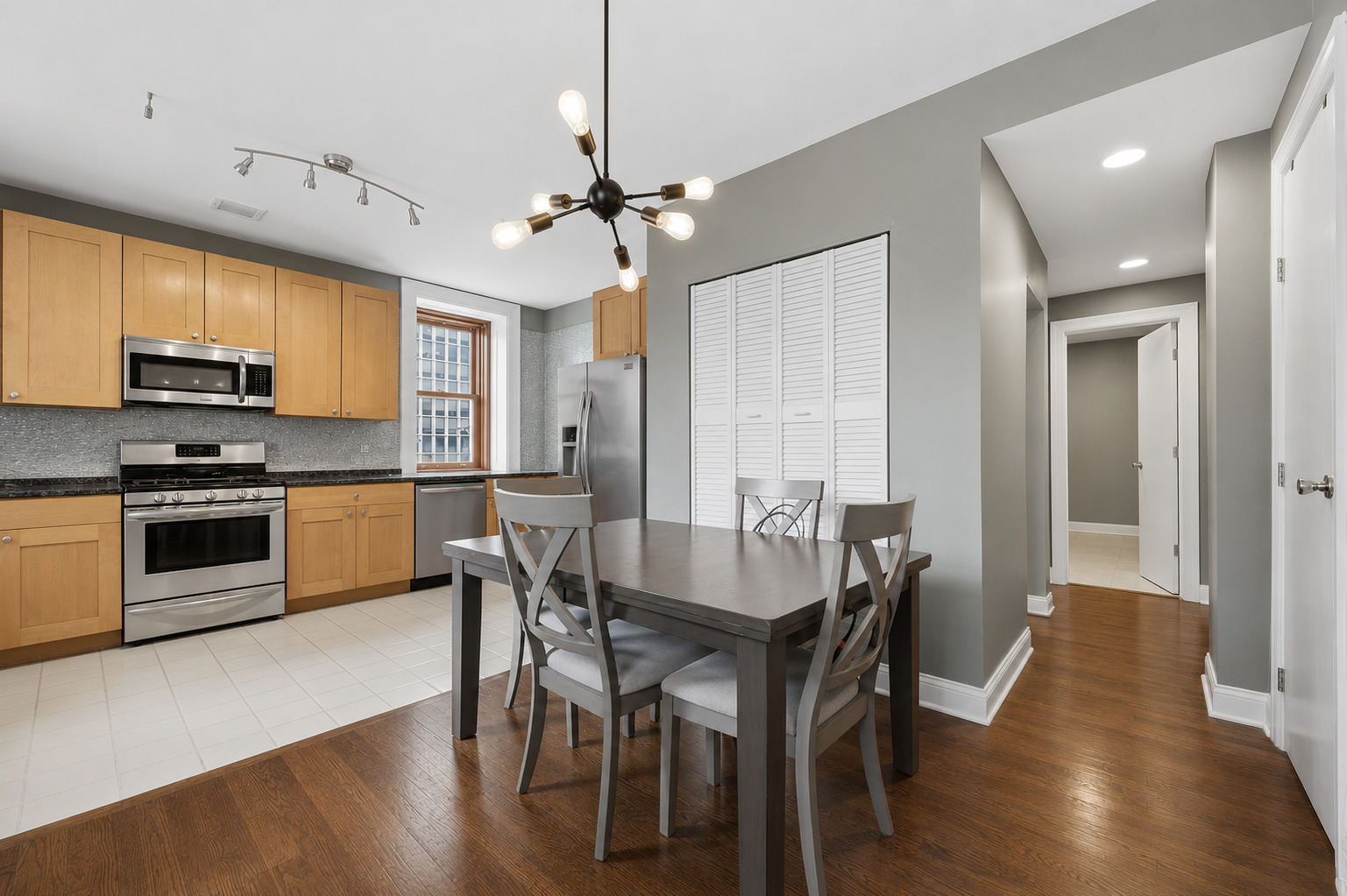 559 West Surf Street, Unit 306 Chicago, IL 60657 - Photo 6 of 17