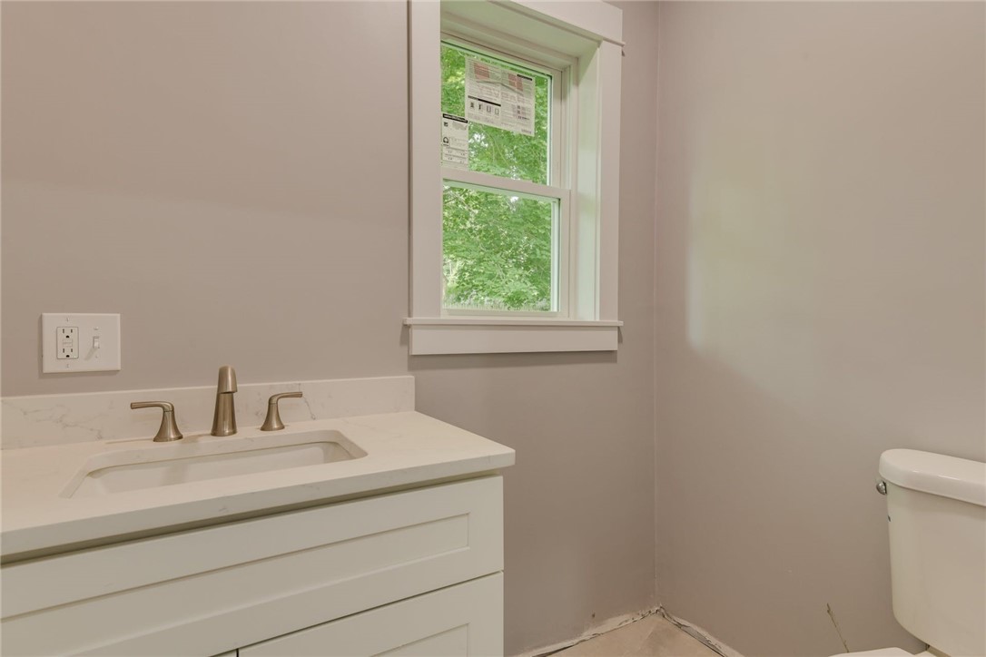 1336 North Main Road Jamestown, RI 02835 - Photo 8 of 37 Frist Floor Half Bath