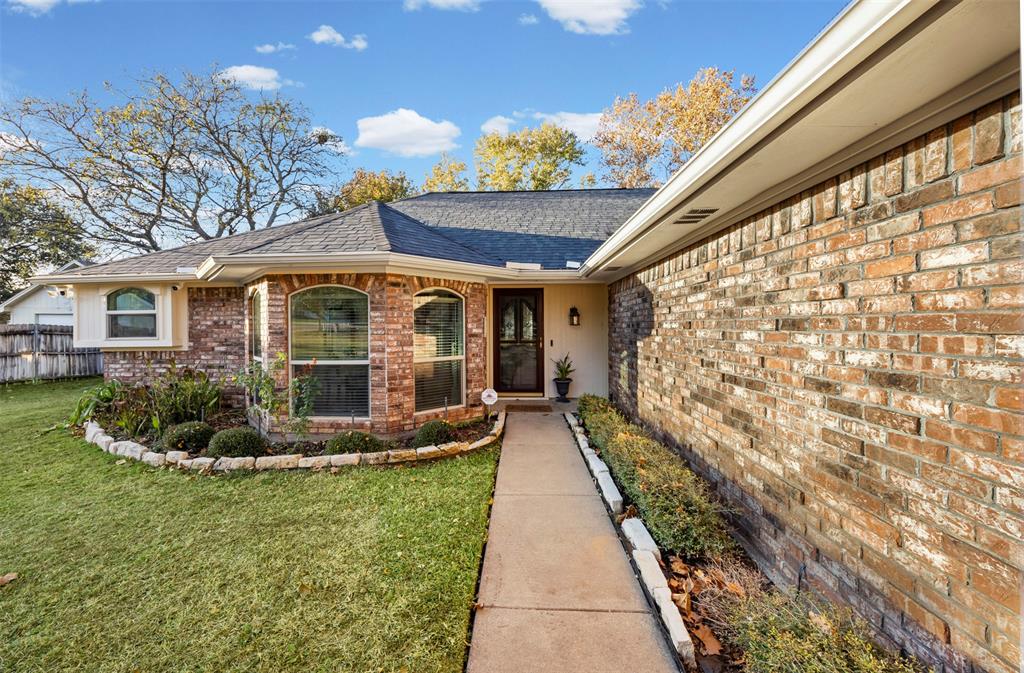 112 Saddle Hills Road Burleson, TX 76028 - Photo 8 of 38 a front view of a house with garden