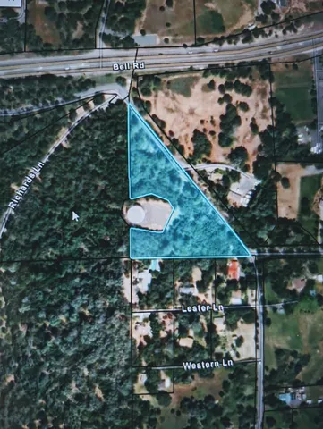 a view of a tennis court