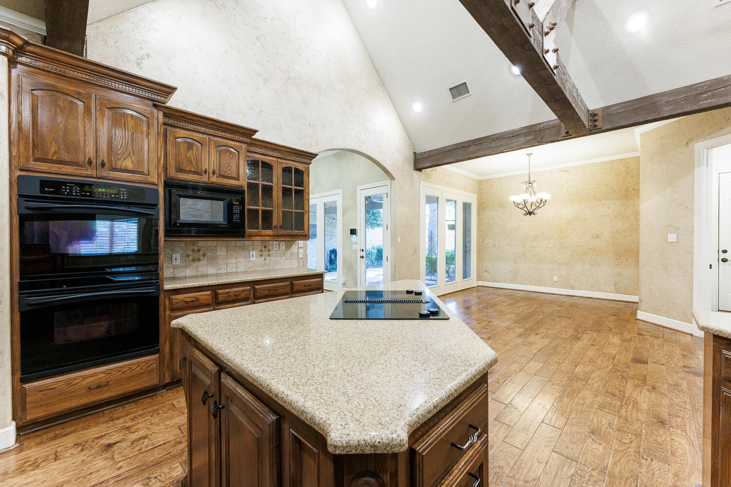 9809 Topeka Avenue Lubbock, TX 79424 - Photo 31 of 87 Kitchen